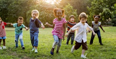 Persbericht: Strapdag 2020 – Duizenden kinderen strappen voor een gezonde en leefbare schoolomgeving.