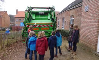 10 scholen winnen dodehoeksessie met vrachtwagen